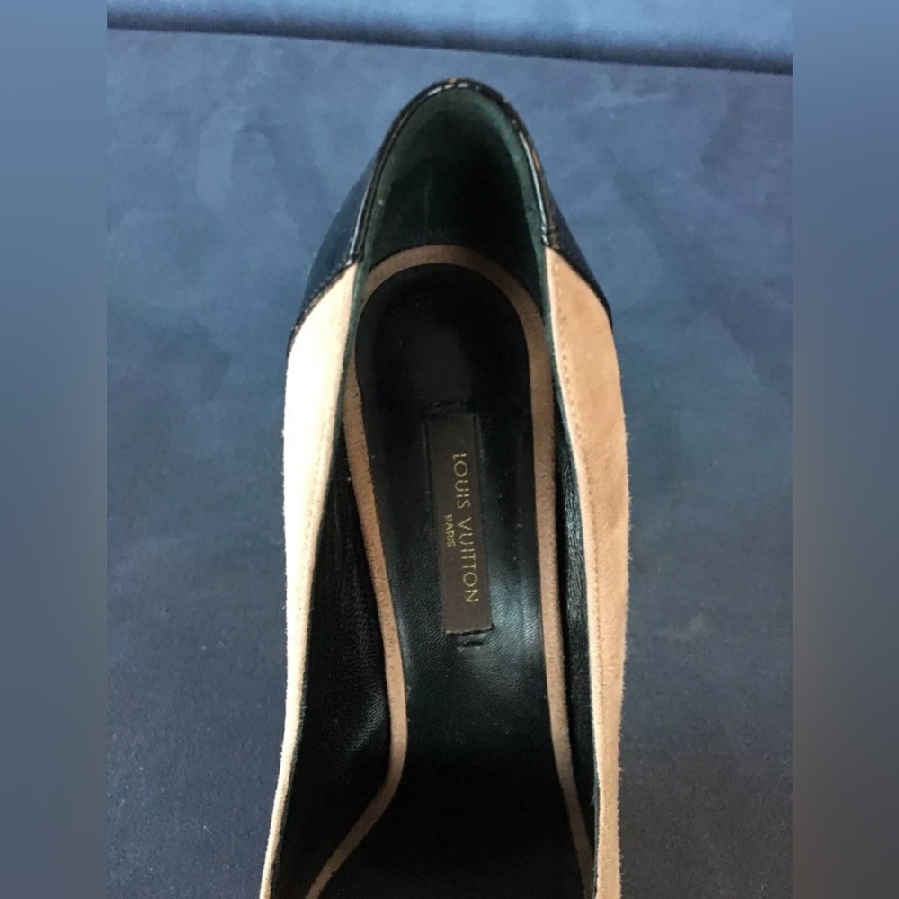 Louis Vuitton Tan Suede Pumps with Black Patent Leather Accents - Size 38 / 8 - Picture 10 of 12